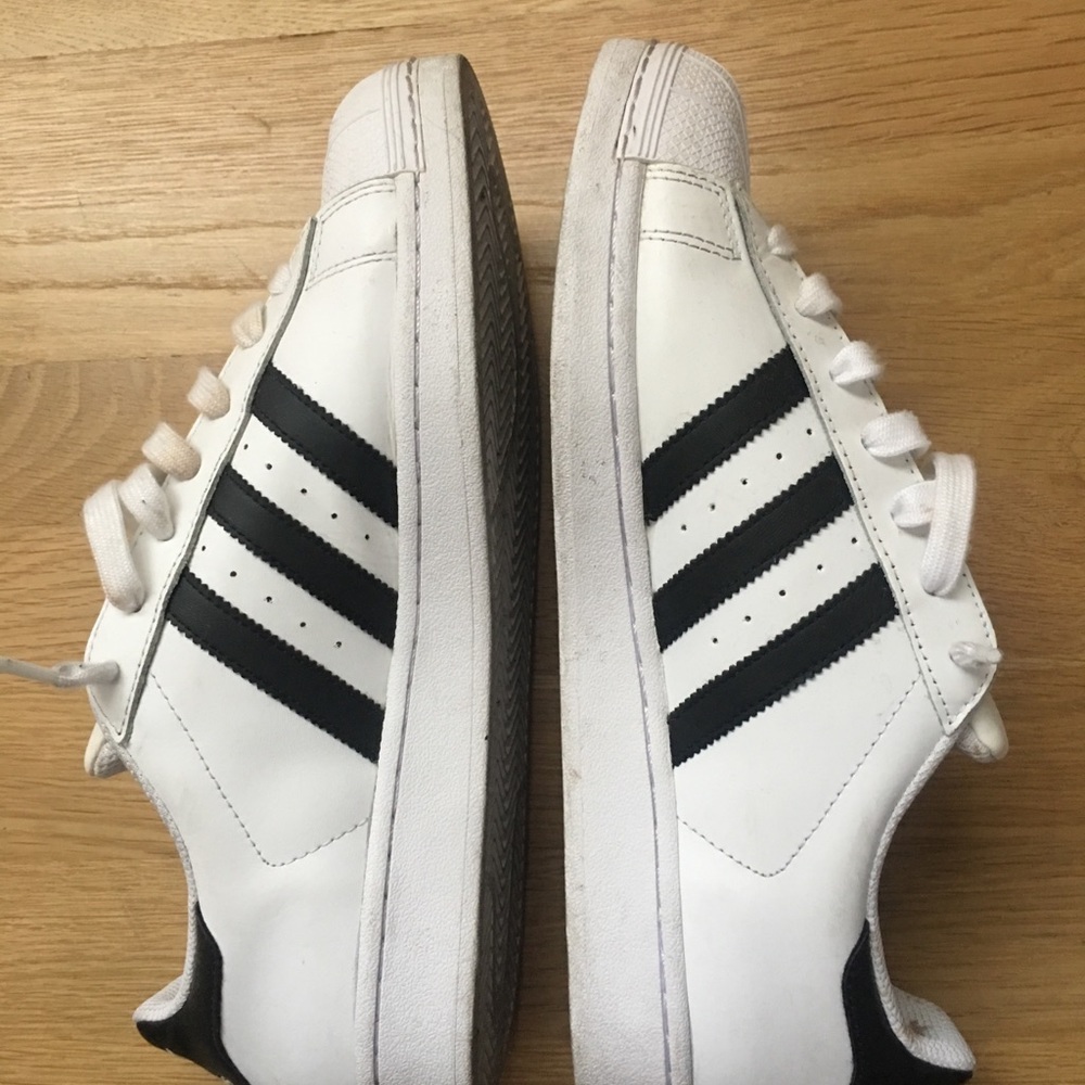 Adidas superstar shell toe men’s size 10.5